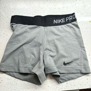Medium nike pro